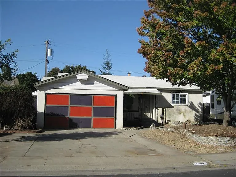 1008 Hemlock St photo 1
