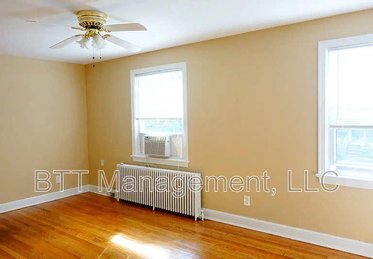 8405 Greenwood Ave #2 — Photo 2