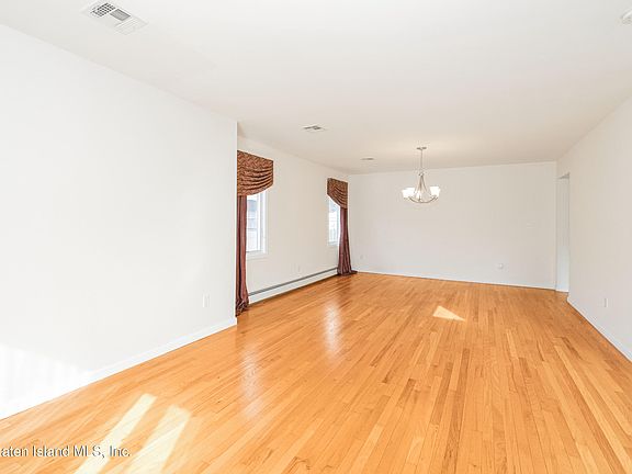 5th image of 143 Wolverine St