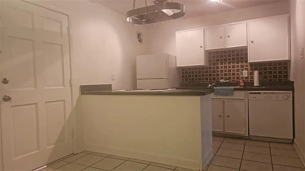 2 bed, 1.5 bath, 1000 sqft, $1,400 — Photo 4