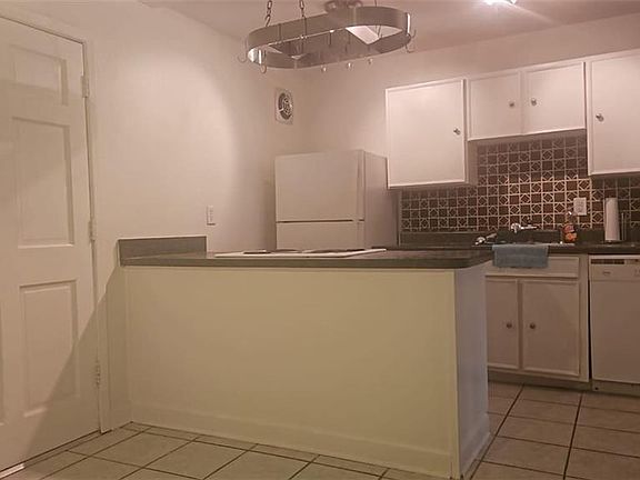 4th image of 222 London Ave APT 218