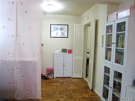 Sold by Winzone Realty Inc | media 6