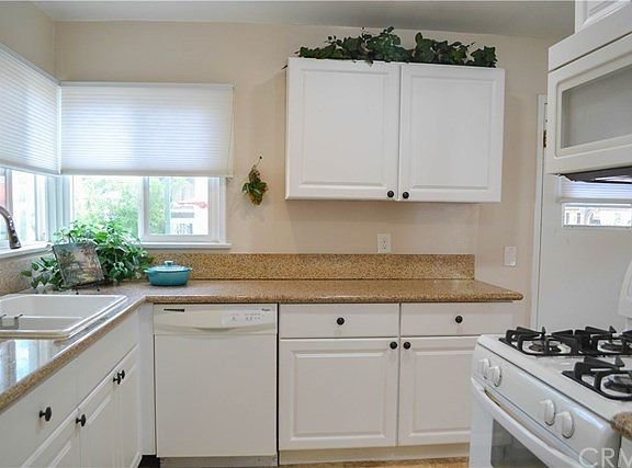 4th image of 3266 Daisy Ave