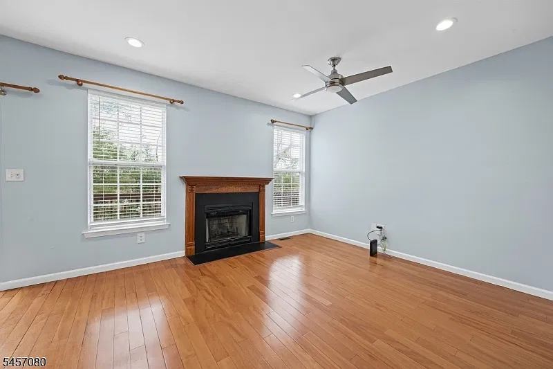 3 bed, 4.0 bath, 1930 sqft, $4,050 — Photo 4