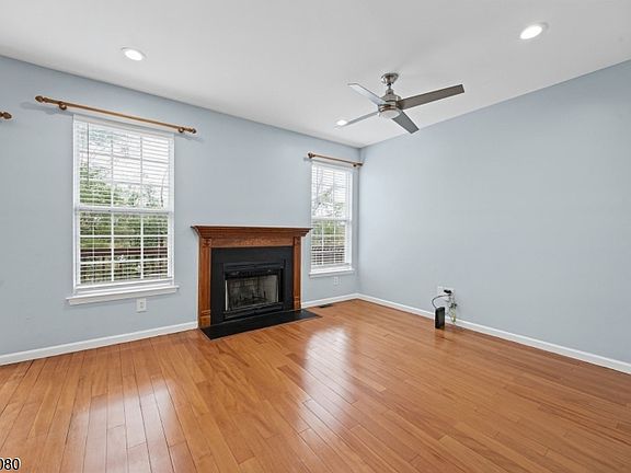 4th image of 20 Gordon Cir