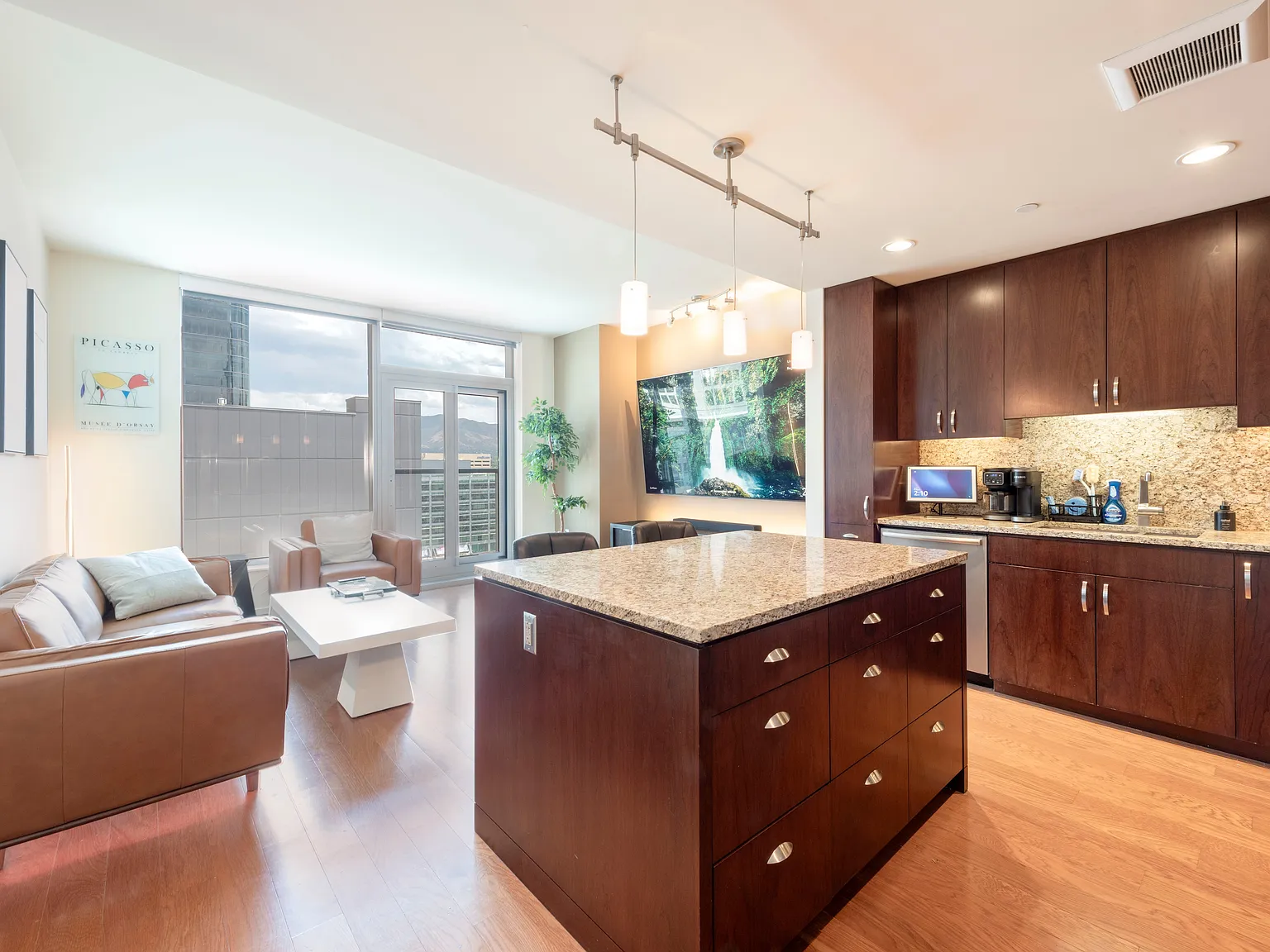 1 bed, 1.5 bath, 914 sqft, $2,500 — Photo 3