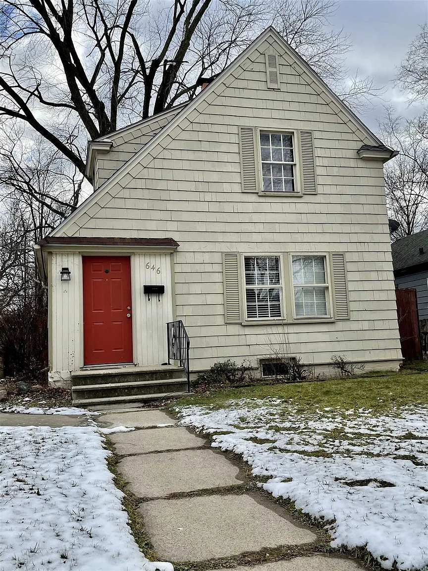 646 E Fairview Ave photo 1