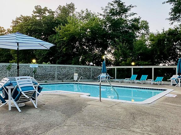 4th image of 9667 Bayview Dr APT 114