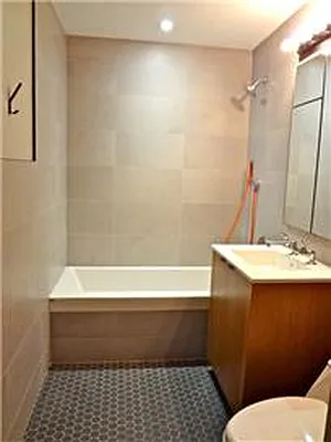 Rented by R New York | media 9