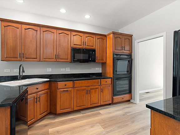 5th image of 21649 Kent Ct