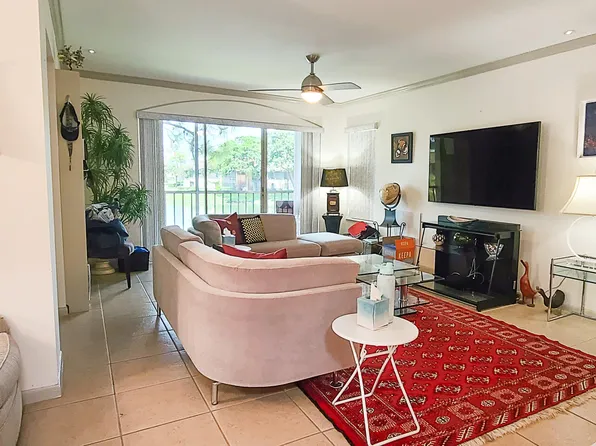 713 Sunny Pine Way #C2, Greenacres, FL 33415