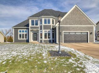1125 Carlee Ann Ln, Pewaukee, WI 53072