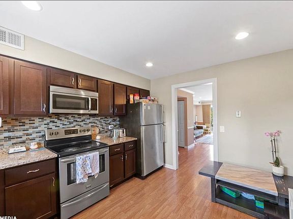 3rd image of 3245 Milwaukee Ave APT 3F