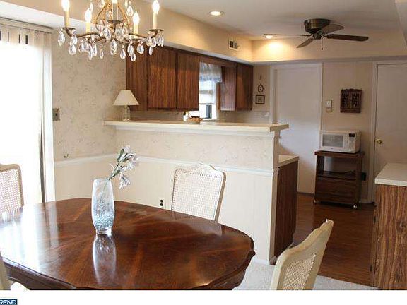 4th image of 15 Greenwich Dr