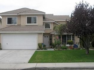 915 Foxcroft Ln, Bakersfield, CA 93312