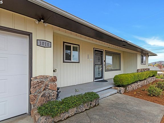 5th image of 1010 W Luellen Dr