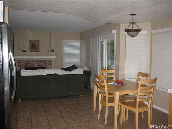 3rd image of 100 Triple Oak Ct