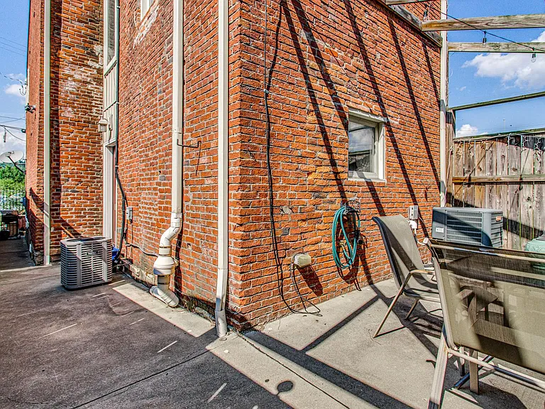 2128 Merriman Way — Photo 38