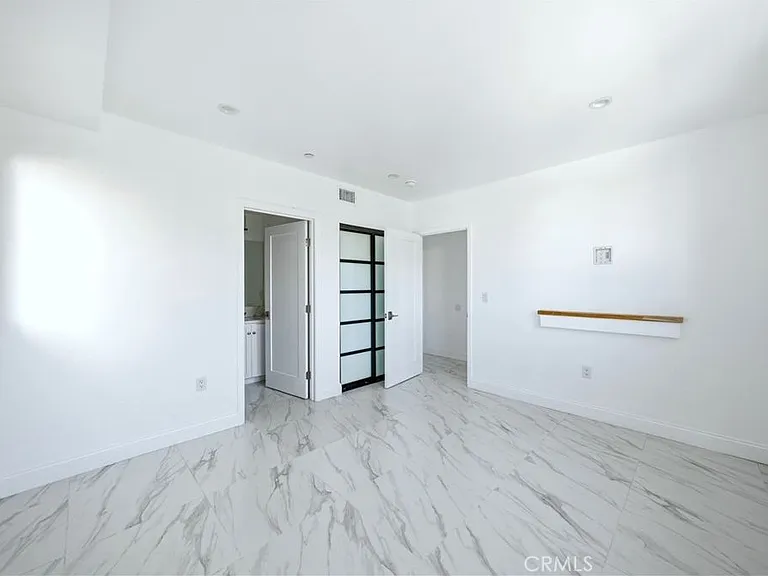 10538 La Reina Ave #4 — Photo 3