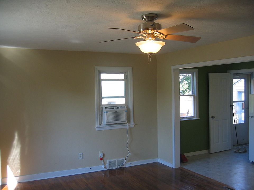 2nd image of 1591 Prairie Ave