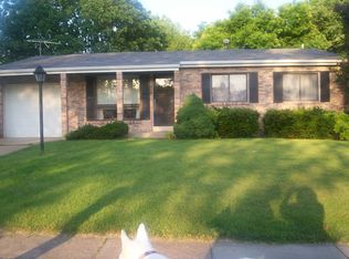 2896 Foxwood Dr, Maryland Heights, MO 63043