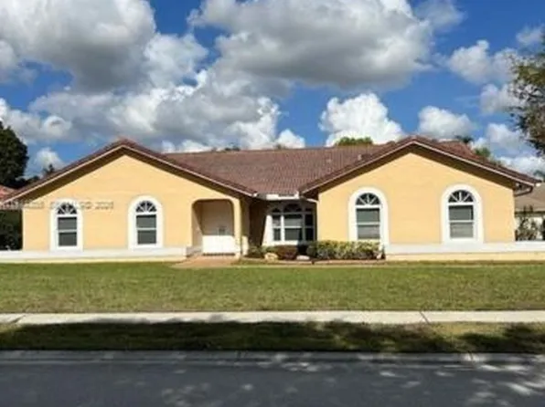 9151 NW 17th St, Plantation, FL 33322