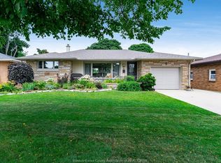 9 Margaret St, Leamington, ON N8H2J9