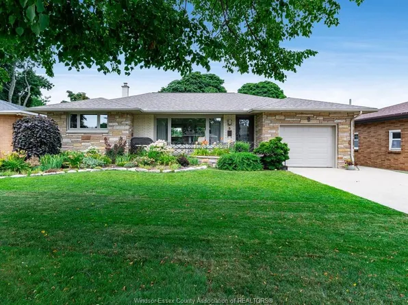 9 Margaret St, Leamington, ON N8H 2J9