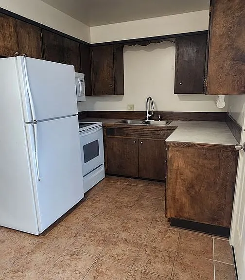 1242 SW Murray St — Photo 3
