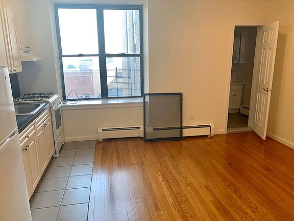 2nd image of 25 West Broadway