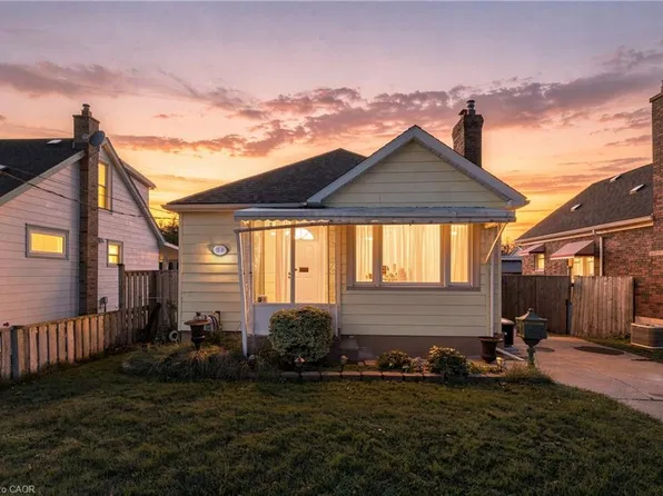 34 Pinecrest Ave, Saint Catharines, ON L2T 1C8