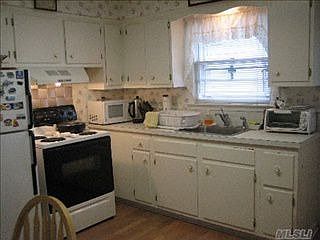 2nd image of 894 Lilac Dr