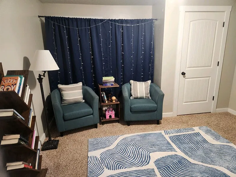 2-Bedroom Basement Apartment with Private Backyard — Photo 3