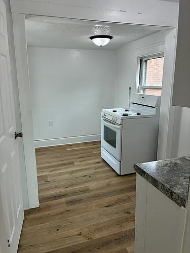 111 W State St Photo 1
