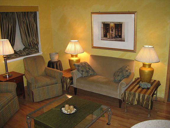 3rd image of 921 N La Salle Dr APT 3