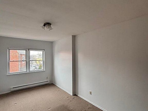 2nd image of 1182 W Palm Dr
