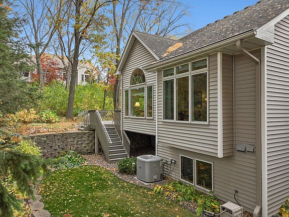 5th image of 1062 Westcliff Ct