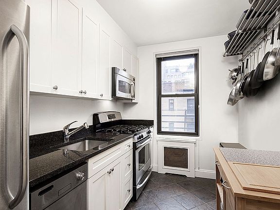 3rd image of 60 E 9th St APT 618