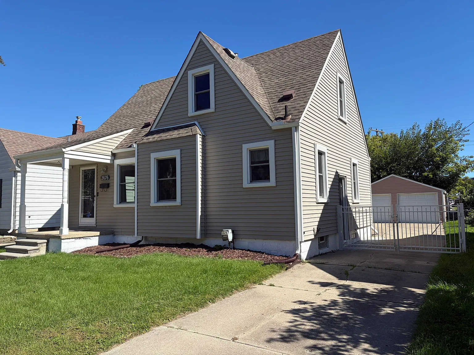 4 bed, 1250 sqft, $2,500 — Photo 2