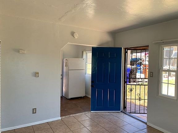 4th image of 822-24 42nd St #822