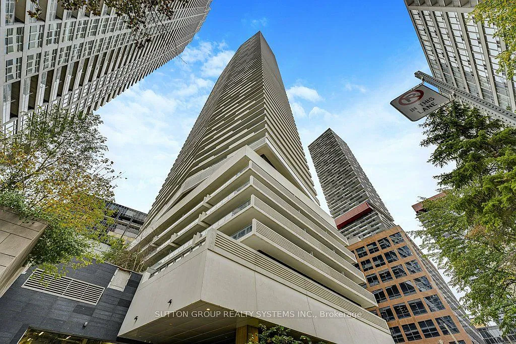 2221 Yonge — Photo 1