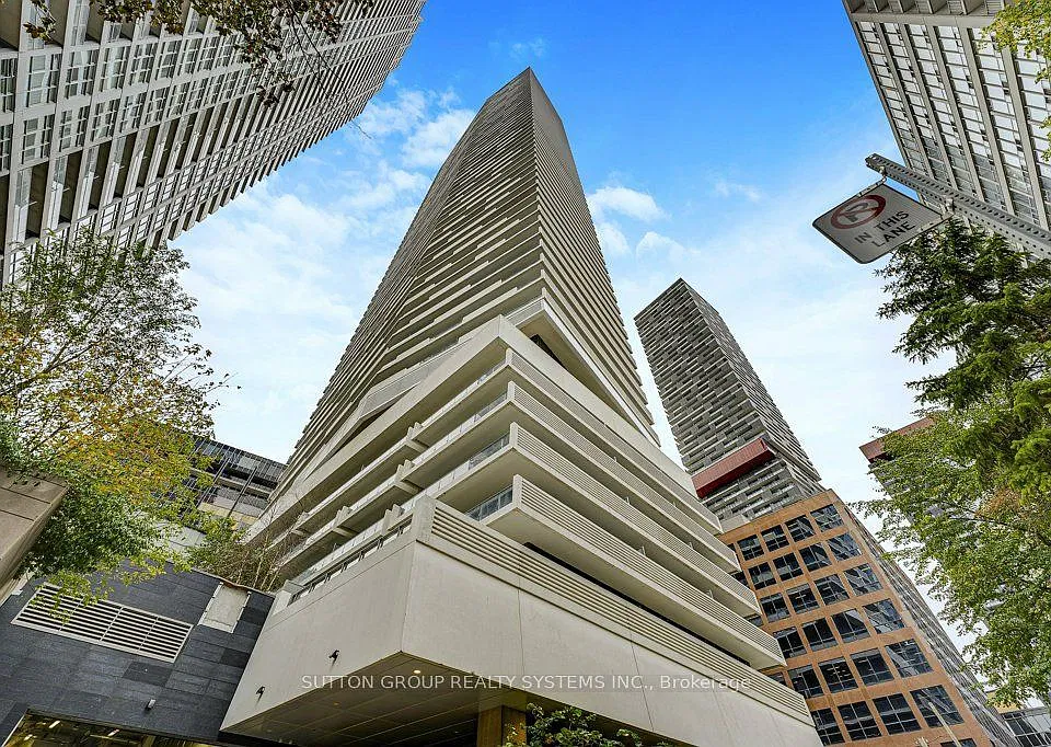 2221 Yonge St #2205