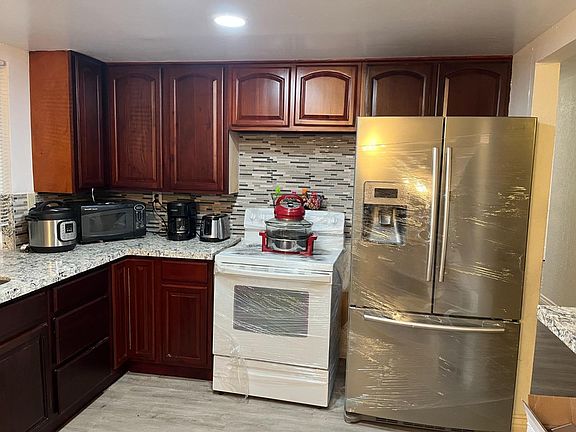 5th image of 2705 Meadowlark Dr