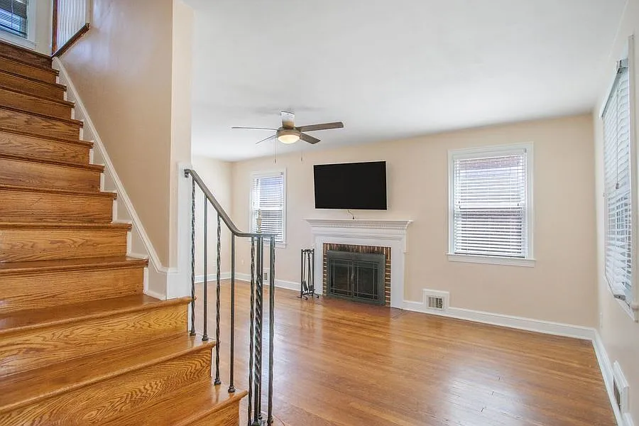 1516 Montana Ave NE photo 1