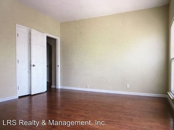 5th image of 2853 Francis Ave
