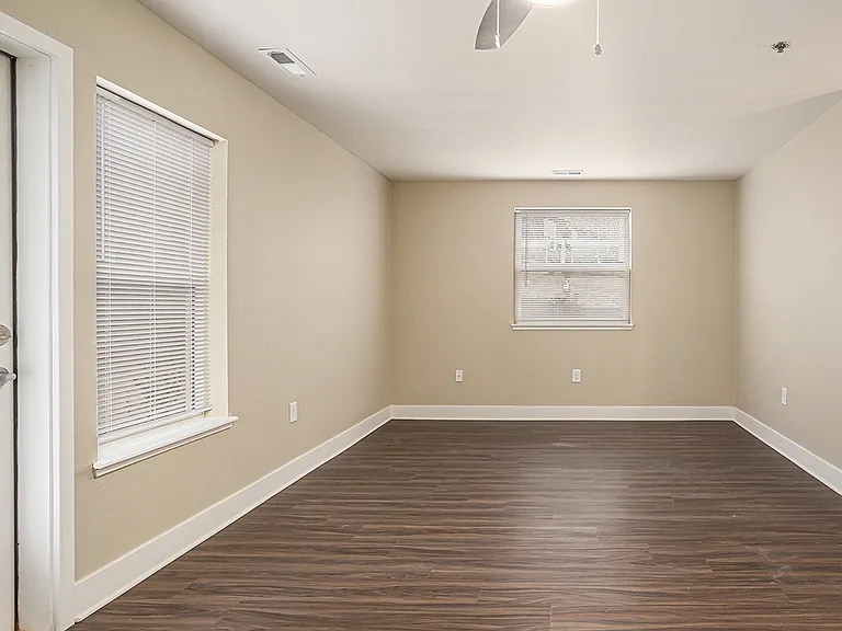 Eagle Ridge Apartment Homes — Photo 16