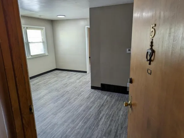 2 James Pl Unit 5, Bloomington, IL 61701