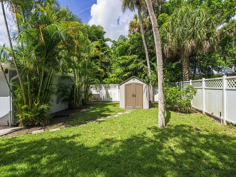 641 Bougainvillea Ln — Photo 32