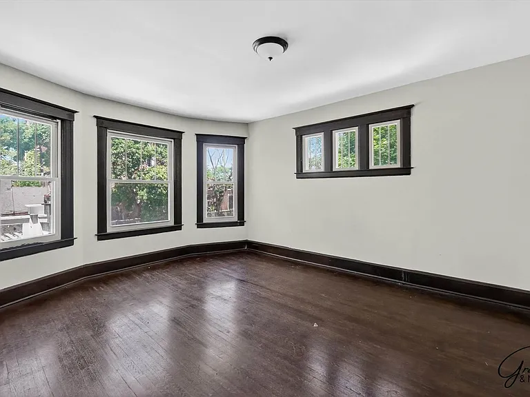 1923 W Bethune - James Landy — Photo 2