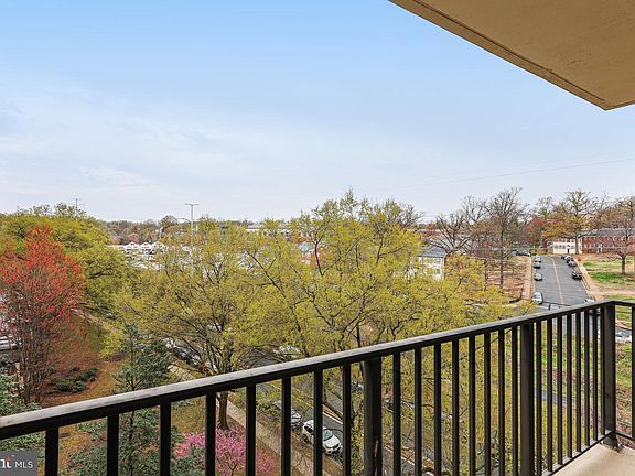 5th image of 4600 S Four Mile Run Dr APT 627